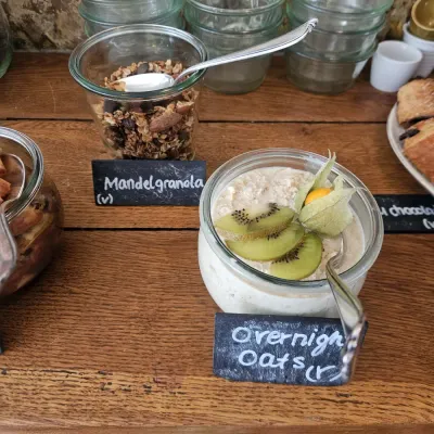 Overnight Oats auf dem Frühstücksbuffet im café brooks