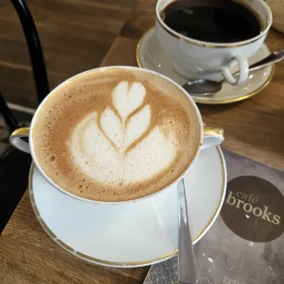 Cappuccino im café brooks