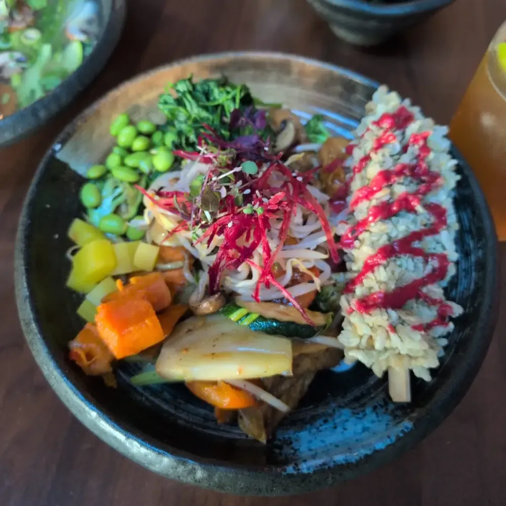 Bowl mit Udonnudeln im Cham