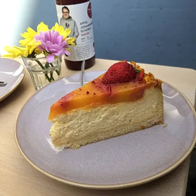 Veganer Erdbeer-Mango-Cheesecake von Manos Vegan Cake