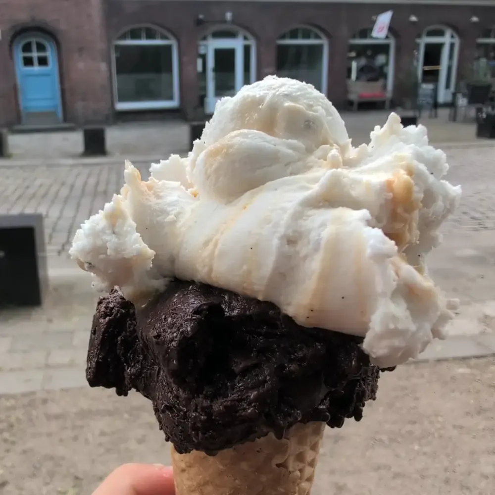 Schokoeis und Salted Caramel Eis vom Wilhelmsburger Eisdealer
